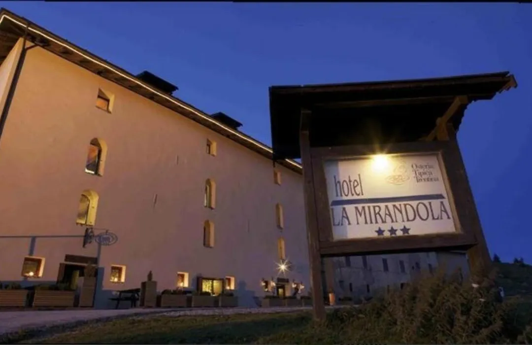 Hotel Dimora Storica La Mirandola-1